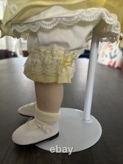 Poupée en porcelaine Vintage 1968 Morton Salt Umbrella Girl avec boîte, certificat et support