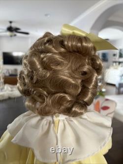 Poupée en porcelaine Vintage 1968 Morton Salt Umbrella Girl avec boîte, certificat et support