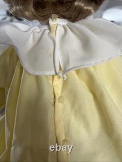 Poupée en porcelaine Vintage 1968 Morton Salt Umbrella Girl avec boîte, certificat et support