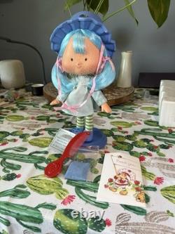 Poupée en porcelaine Vintage 2004 Strawberry Shortcake Blueberry Muffin par Danbury