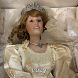 Poupée en porcelaine Vintage Danbury Mint Princesse Sarah Mariée