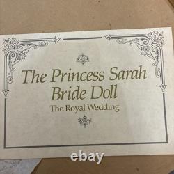 Poupée en porcelaine Vintage Danbury Mint Princesse Sarah Mariée