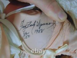 Poupée en porcelaine Vintage Green Eye 34/150 signée à la main par FAYZAH SPANOS, véritablement précieuse.
