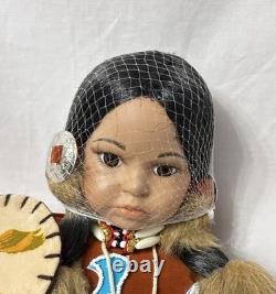 Poupée en porcelaine Vintage NIB Collection Signature Héritage 12327 Aigle S'élevant