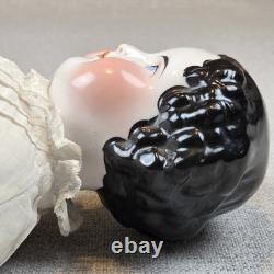 Poupée en porcelaine allemande antique 1850-1880 avec mains en cuir, chariot couvert, non marquée