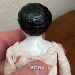 Poupée en porcelaine allemande antique rare, collier de bijoux Hertwig. 8 en bon état