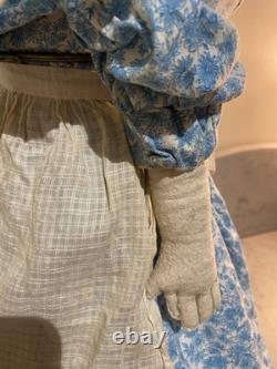 Poupée en porcelaine allemande de haute qualité avec tête en Chine, collier moulé désiré, pressé à la main.