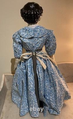 Poupée en porcelaine allemande de haute qualité avec tête en Chine, collier moulé désiré, pressé à la main.