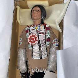 Poupée en porcelaine amérindienne 'Chief Box' édition limitée vintage avec certificat d'authenticité /2500