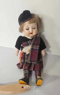 Poupée en porcelaine ancienne allemande de 9 pouces, garçon écossais, avec yeux ouverts et fermés et dents