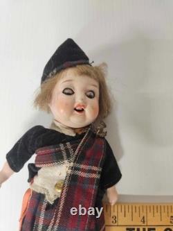 Poupée en porcelaine ancienne allemande de 9 pouces, garçon écossais, avec yeux ouverts et fermés et dents