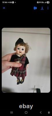 Poupée en porcelaine ancienne allemande de 9 pouces, garçon écossais, avec yeux ouverts et fermés et dents