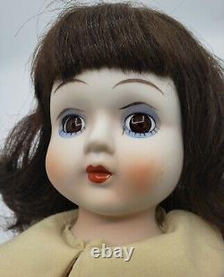 Poupée en porcelaine ancienne vintage marquée Taishan Chine, cheveux et yeux bruns, Vtg RARE