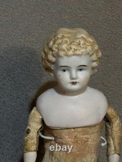 Poupée en porcelaine antique avec tête en porcelaine, corps en tissu, robe rouge, style des années 1800