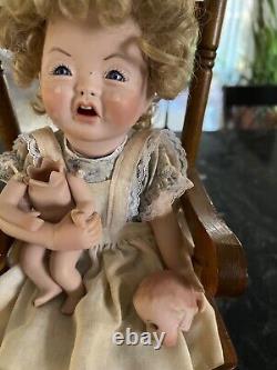 Poupée en porcelaine articulée McNees M1251 avec 4 poupées en porcelaine articulée vintage