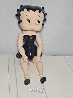 Poupée en porcelaine/biscuit articulée Betty Boop de 1982 11 pouces en robe noire vintage rare