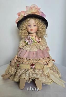 Poupée en porcelaine bisque française Mundia JULIE vintage rare et collectible de 1997, état neuf