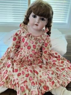 Poupée en porcelaine bisque vintage de 18 pouces