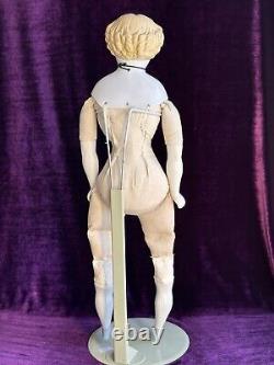 Poupée en porcelaine blonde petite de 11,5 pouces, tête de shoulder allemande antique