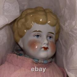 Poupée en porcelaine blonde tête en Chine Helen Antique 25 Hertwig avec corps commercial 1900