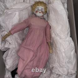 Poupée en porcelaine blonde tête en Chine Helen Antique 25 Hertwig avec corps commercial 1900