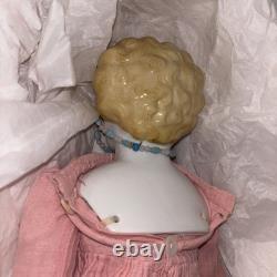 Poupée en porcelaine blonde tête en Chine Helen Antique 25 Hertwig avec corps commercial 1900