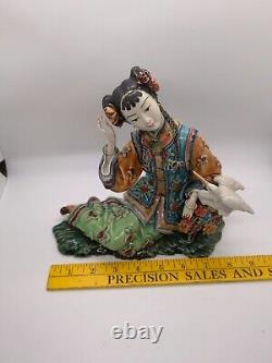 Poupée en porcelaine chinoise rare de Shiwan Wucai