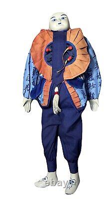 Poupée en porcelaine chinoise vintage