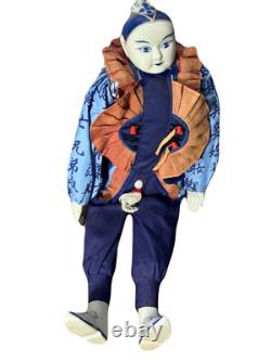 Poupée en porcelaine chinoise vintage