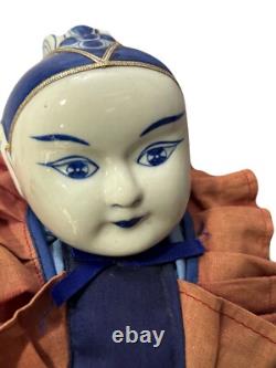 Poupée en porcelaine chinoise vintage
