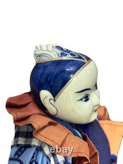 Poupée en porcelaine chinoise vintage