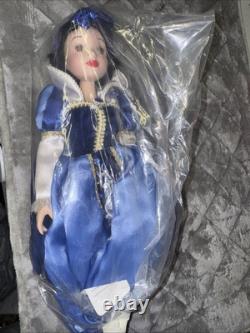 Poupée en porcelaine de Blanche-Neige vintage en parfait état, bleue, très rare