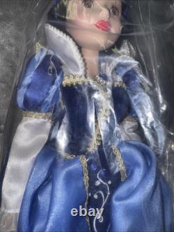 Poupée en porcelaine de Blanche-Neige vintage en parfait état, bleue, très rare