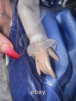 Poupée en porcelaine de Blanche-Neige vintage en parfait état, bleue, très rare