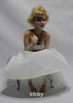 Poupée en porcelaine de Marilyn Monroe vintage de Franklin Mint, assise