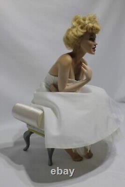 Poupée en porcelaine de Marilyn Monroe vintage de Franklin Mint, assise