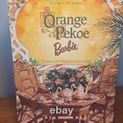 Poupée en porcelaine de collection en édition limitée Barbie Orange Pekoe Victorian Tea