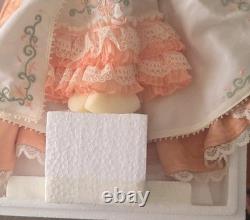 Poupée en porcelaine de collection en édition limitée Barbie Orange Pekoe Victorian Tea