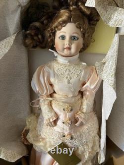 Poupée en porcelaine de reproduction antique Franklin Mint BeBe Thuillier 22 pouces NIB