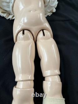 Poupée en porcelaine de reproduction antique vintage 15AT A Thuiller tête 23 par Cross