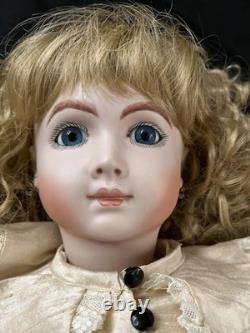 Poupée en porcelaine de reproduction antique vintage 15AT A Thuiller tête 23 par Cross