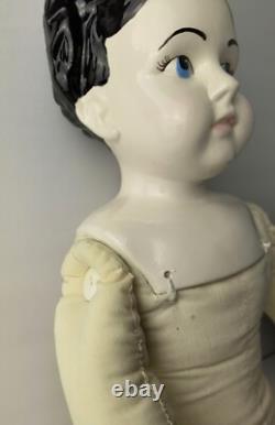 Poupée en porcelaine de style allemand vintage tête en Chine extra grande 32 pouces