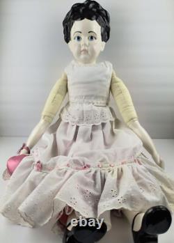 Poupée en porcelaine de style allemand vintage tête en Chine extra grande 32 pouces