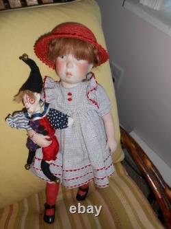 Poupée en porcelaine et en tissu vintage de 18 pouces et bouffon par l'artiste allemande Verena Eising