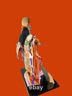 Poupée en porcelaine geisha japonaise dansante vintage en kimono soyeux 21,5