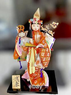 Poupée en porcelaine geisha japonaise dansante vintage en kimono soyeux 21,5