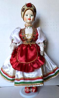 Poupée en porcelaine hongroise de collection, robe authentique faite main, grande, 21, vintage