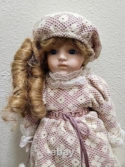 Poupée en porcelaine musicale Schmid vintage 16 des années 1980, neuve, sans boîte