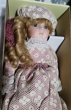 Poupée en porcelaine musicale Schmid vintage 16 des années 1980, neuve, sans boîte