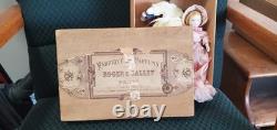 Poupée en porcelaine rare vintage collectionnable par la maison de parfum Roger & Gallet